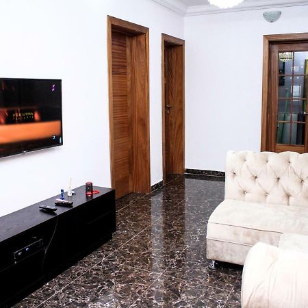 24/7 Luxury Apartment Lagos Esterno foto