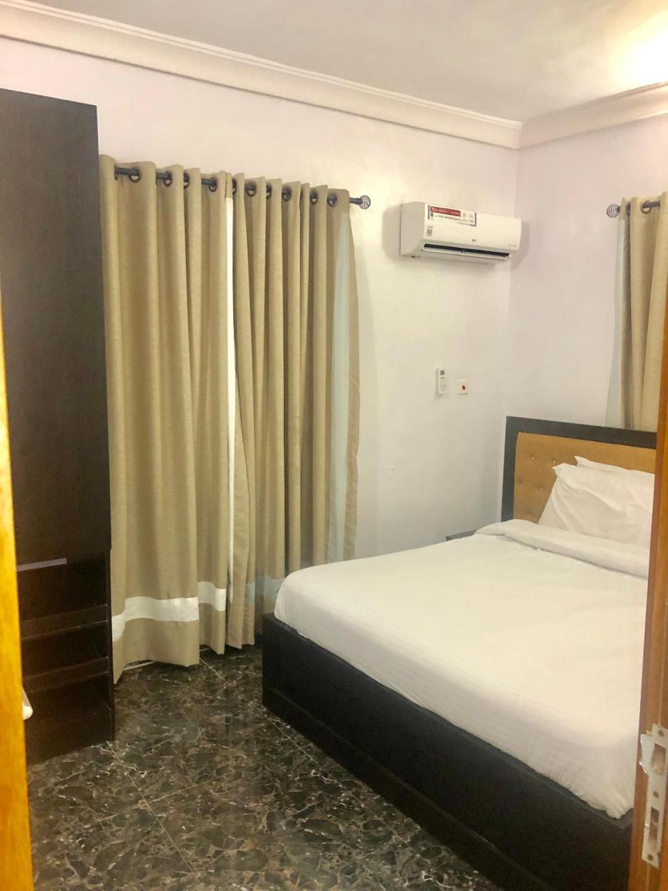 24/7 Luxury Apartment Lagos Esterno foto